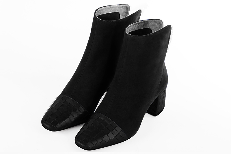 Women's satin black and matt black elegant ankle boots, with a zip at the back. Square toe. Medium block heels - Front view